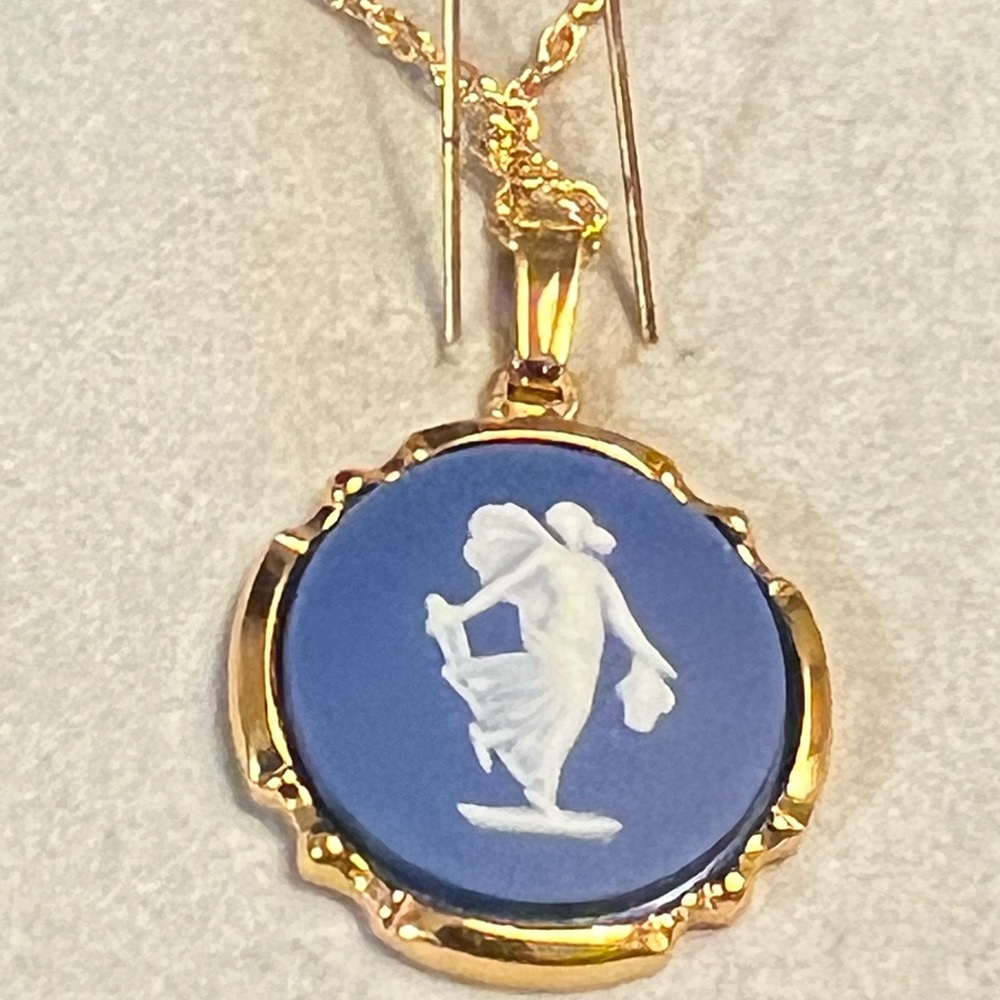 Wedgewood Nexklace - Picture 5 of 11